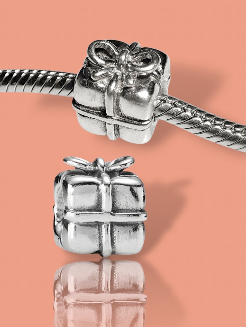 PANDORA Sterling Silver Christmas Gift Box Or Birthday Present Bead Retired